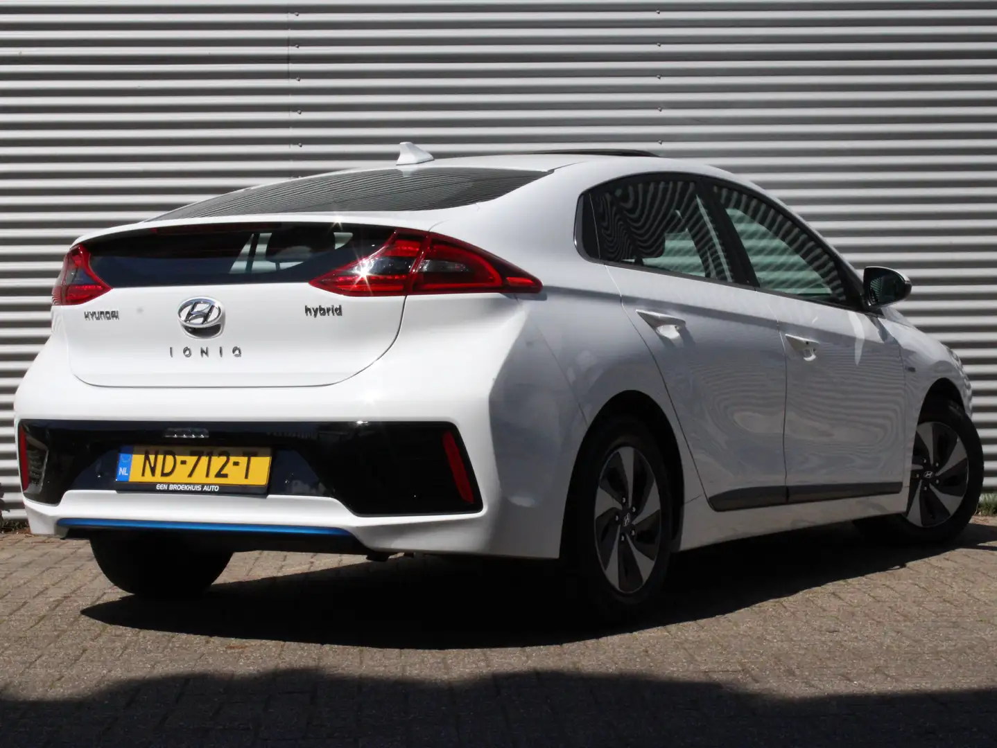 Hyundai IONIQ 1.6 GDi First Edition | Elektrisch schuif-/kanteld Weiß - 2