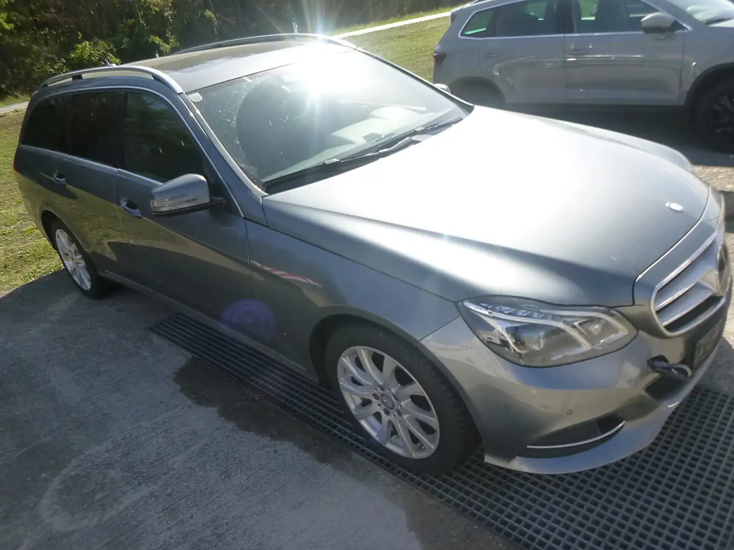Mercedes-Benz E 350 T BlueTEC 4MATIC Aut. Grau - 1