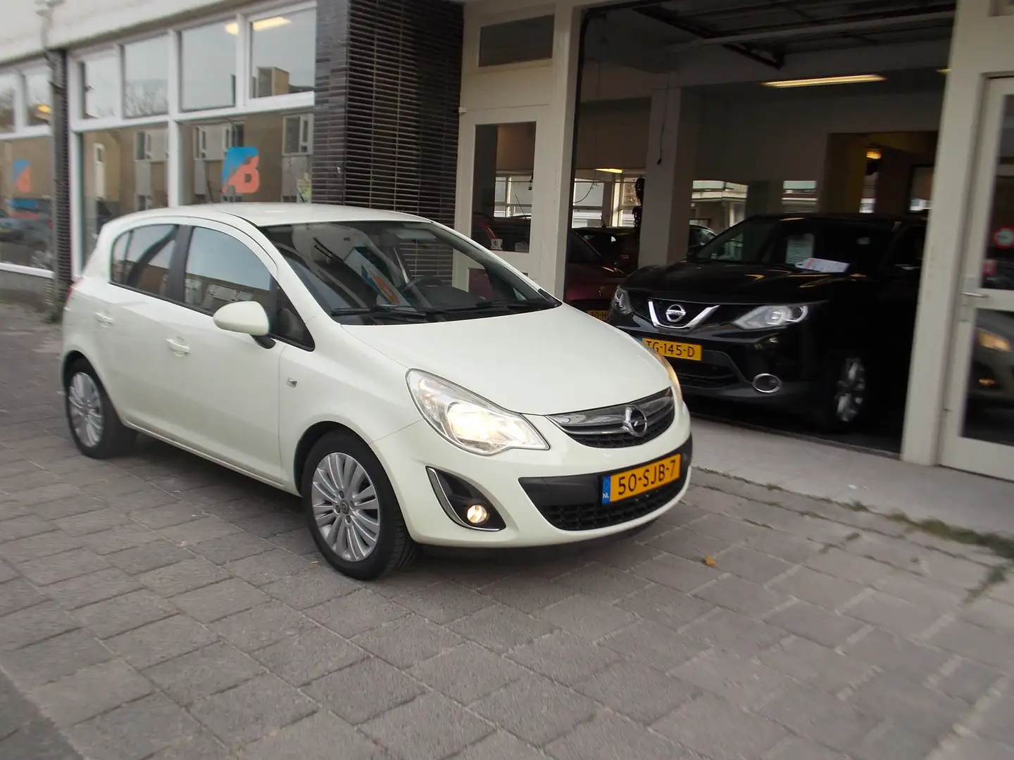 Opel Corsa 1.4-16V Edition AIRCO LM VELGEN NAVI APK 10-2026 Gris - 1