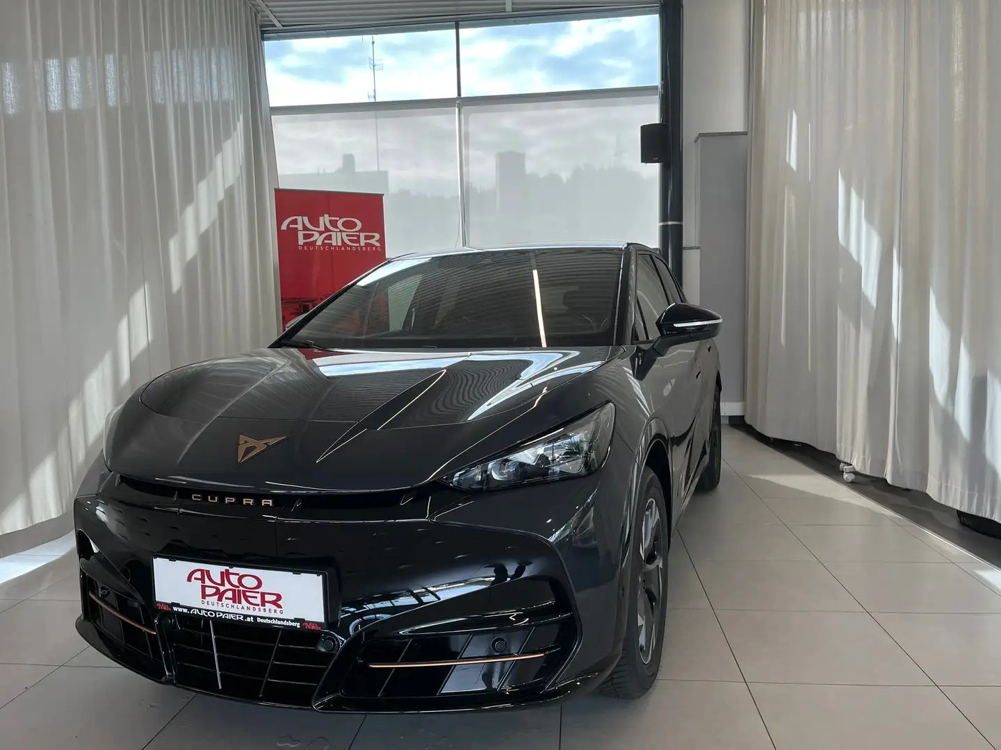 CUPRA Tavascan 210kW/286PS Grau - 1