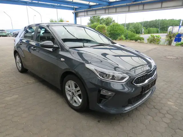Kia Ceed view 3