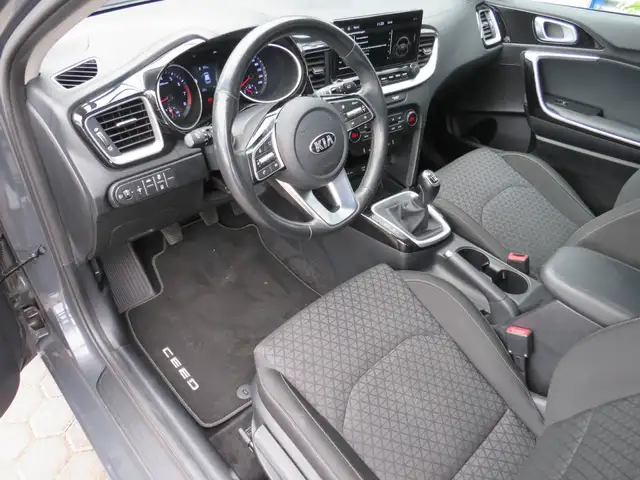 Kia Ceed view 9