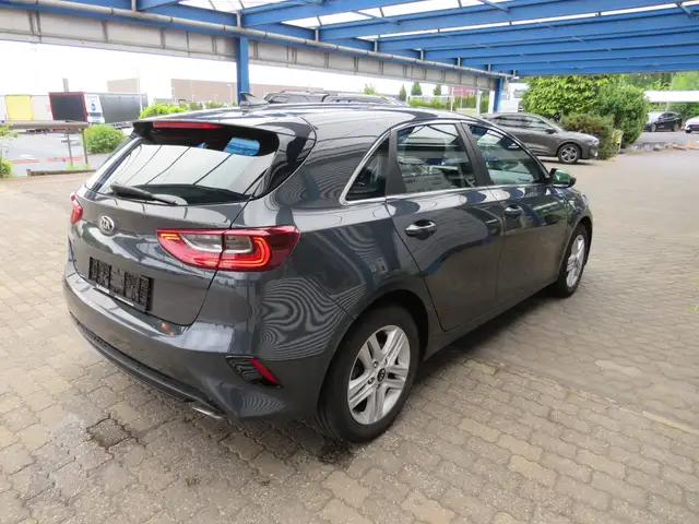 Kia Ceed view 4