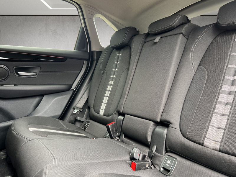 BMW 218 d — photo 11