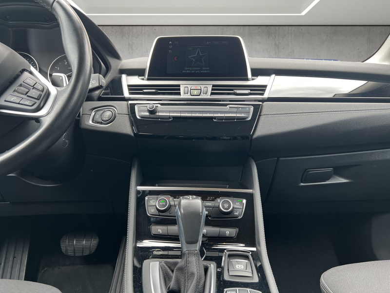 BMW 218 d — photo 13