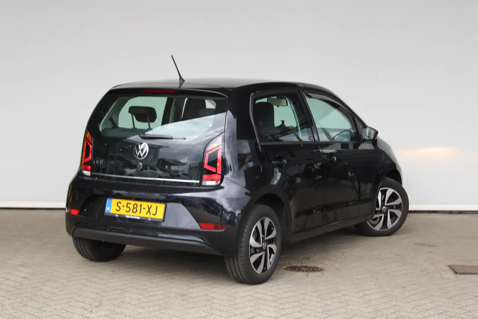 Volkswagen up! 1.0 | Achteruitrijcamera | Airco (automatisch) | D Zwart - 2