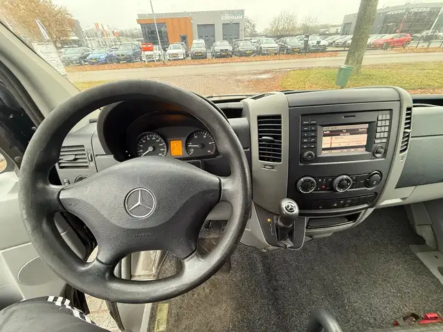 Mercedes-Benz Sprinter view 9