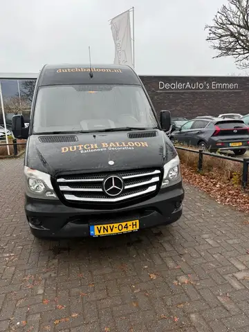 Mercedes-Benz Sprinter view 2