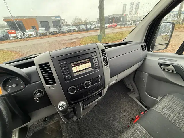 Mercedes-Benz Sprinter view 7