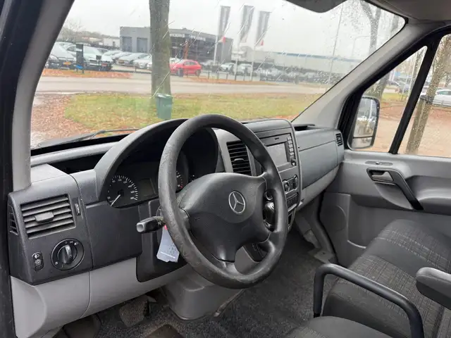 Mercedes-Benz Sprinter view 5