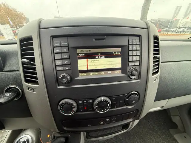 Mercedes-Benz Sprinter view 8