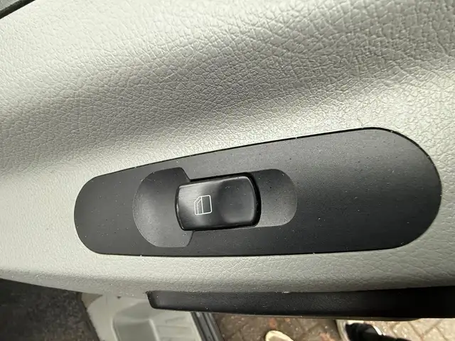 Mercedes-Benz Sprinter view 13