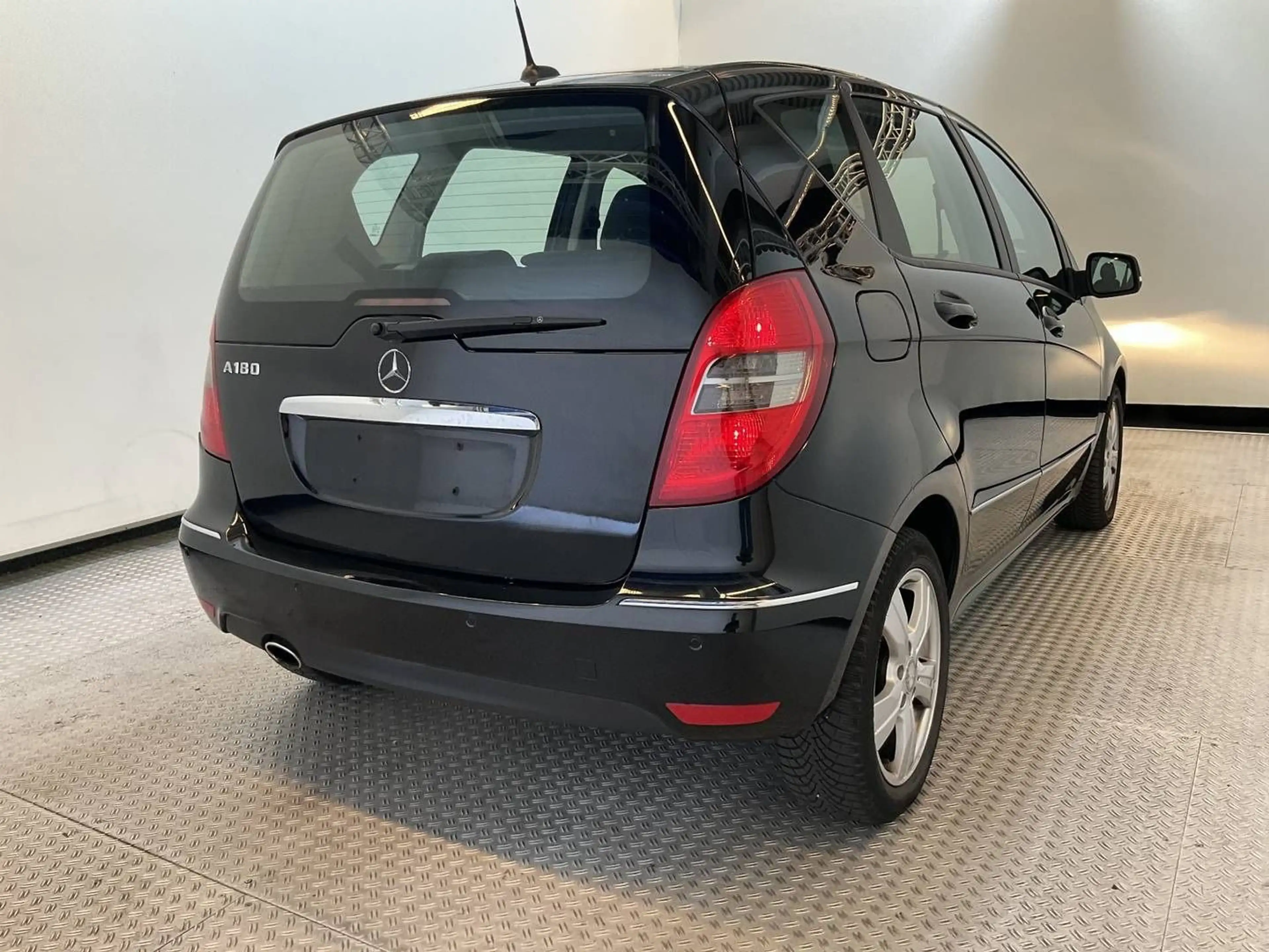 Mercedes-Benz A 180 Avantgarde — photo 2