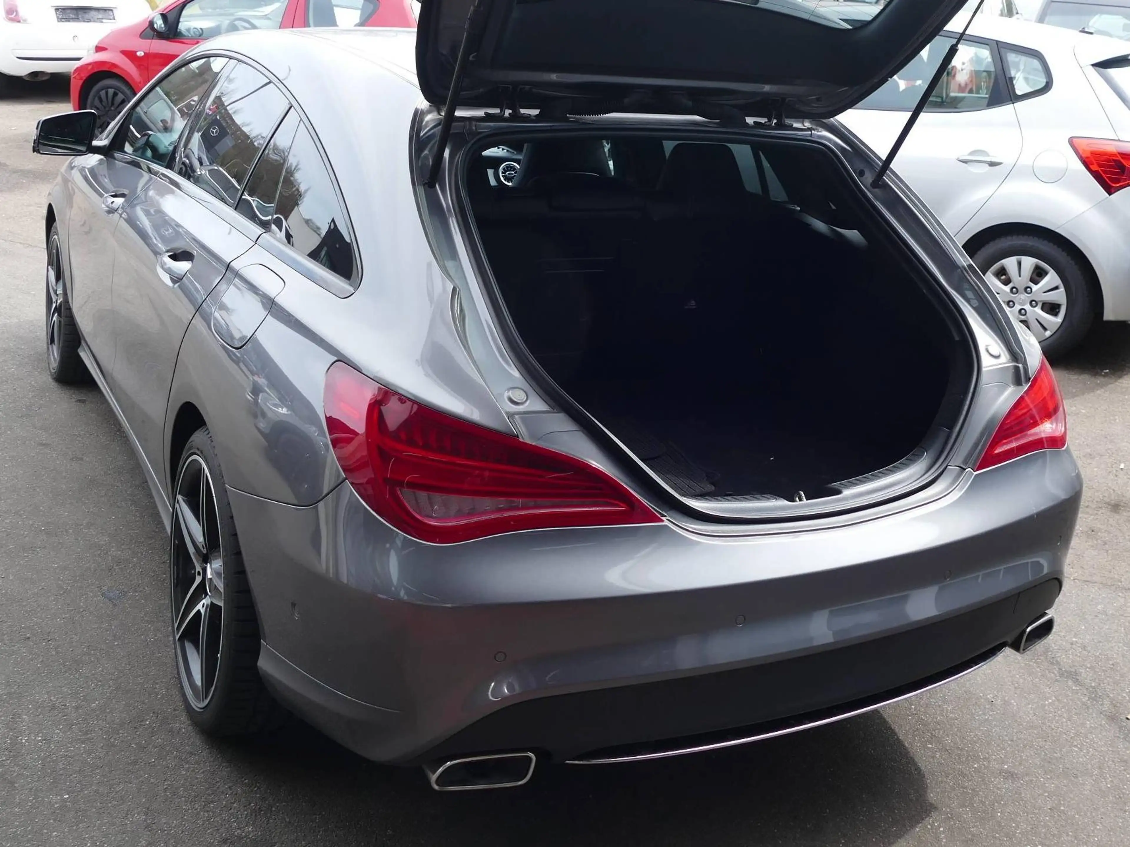 Mercedes-Benz CLA 220 CDI Shooting Brake Xenon Automatik Nav HU/AU 01/27 — photo 6
