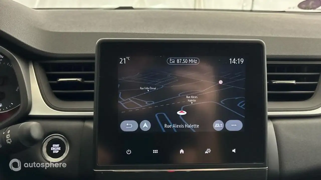 Renault Captur — photo 18