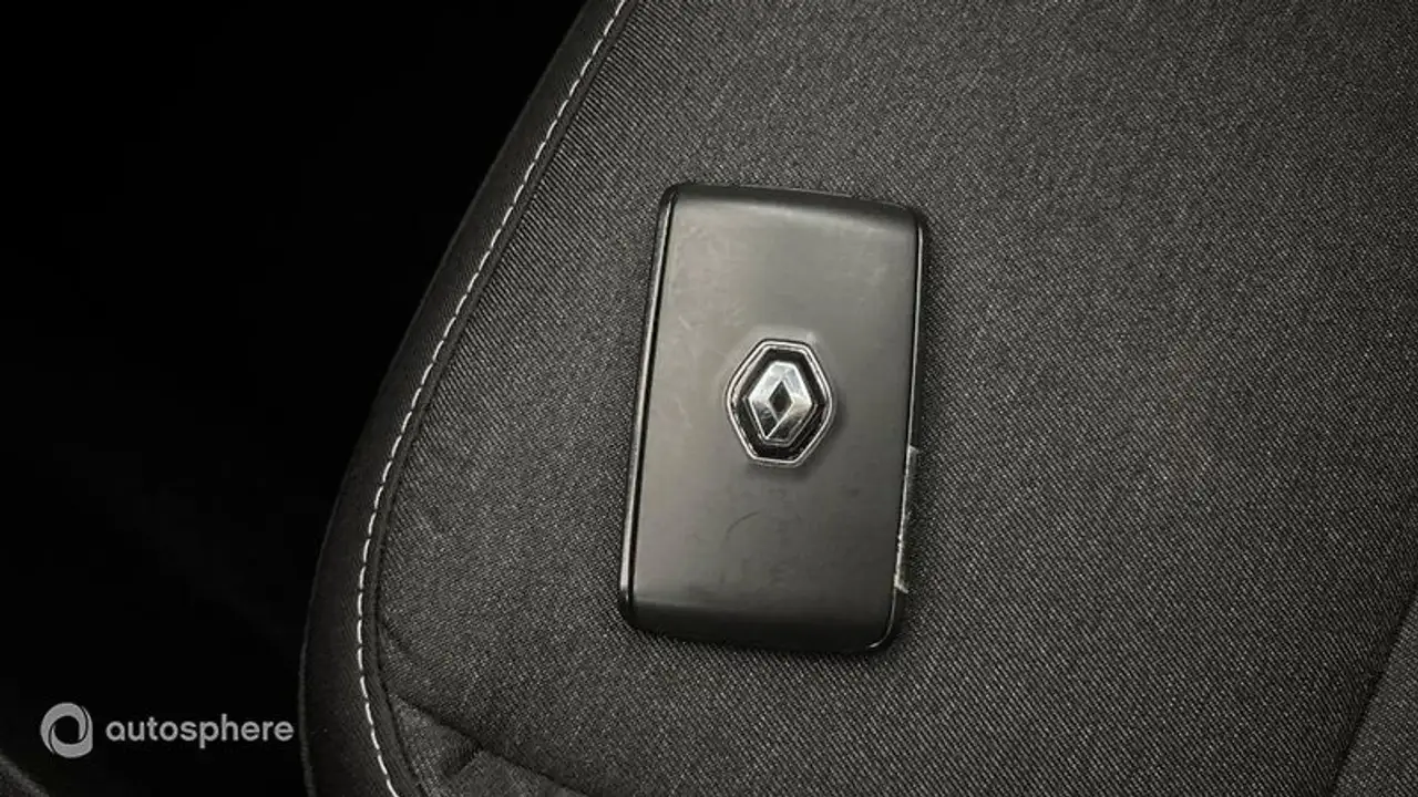 Renault Captur — photo 16