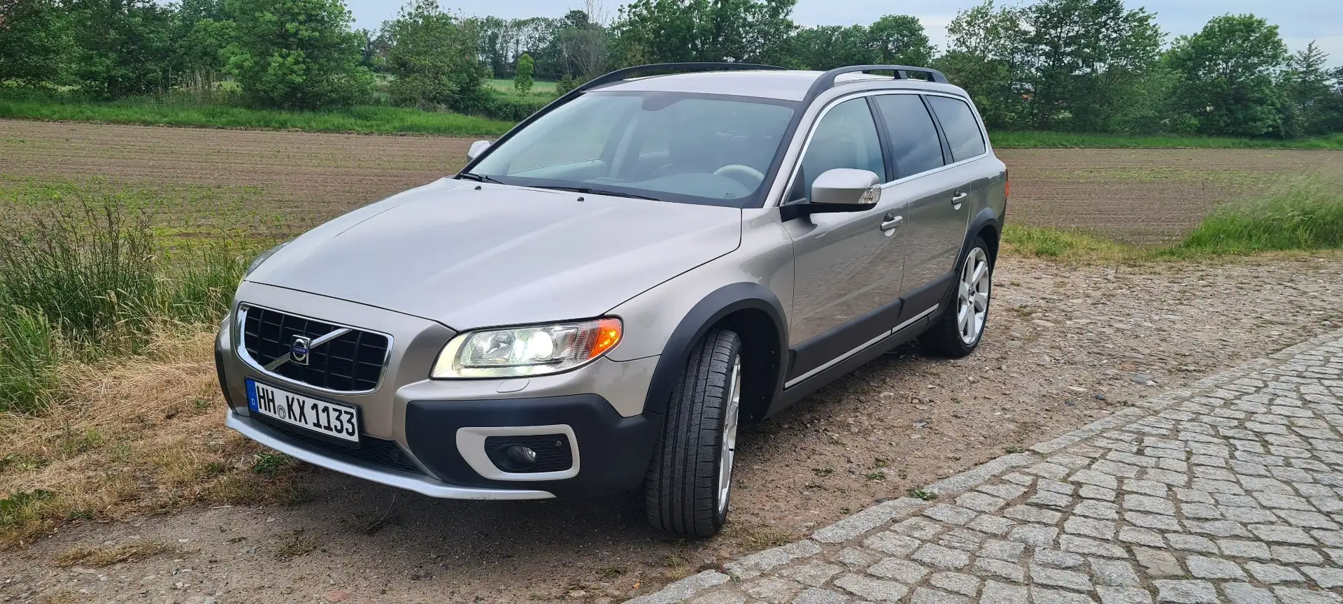 Volvo XC70 D5 AWD Aut. Summum Bronze - 2