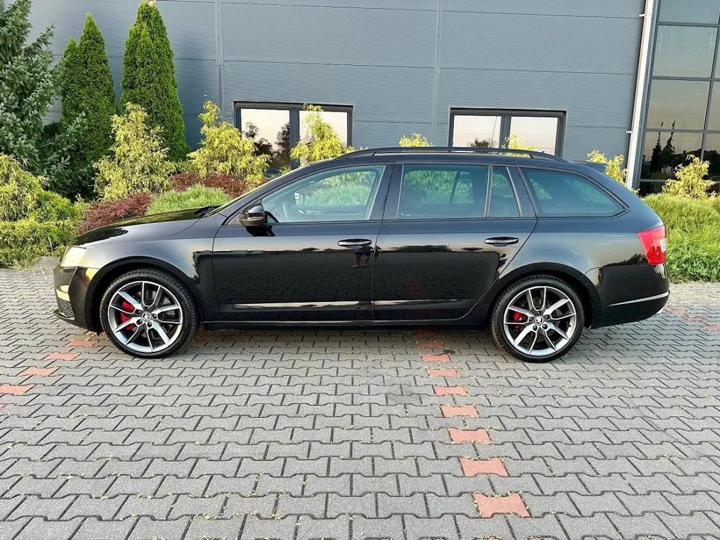 Skoda Octavia Octavia Combi 2.0 TDI (Green tec) DSGRS Schwarz - 2