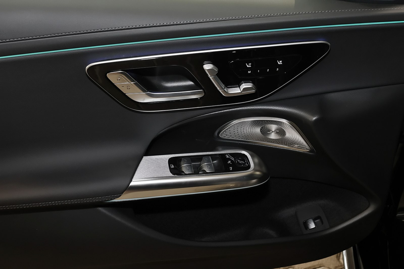 Mercedes-Benz E 450 d 4M AMG MBUX+360°+DIG-LED+AHK+Night+20 — photo 12