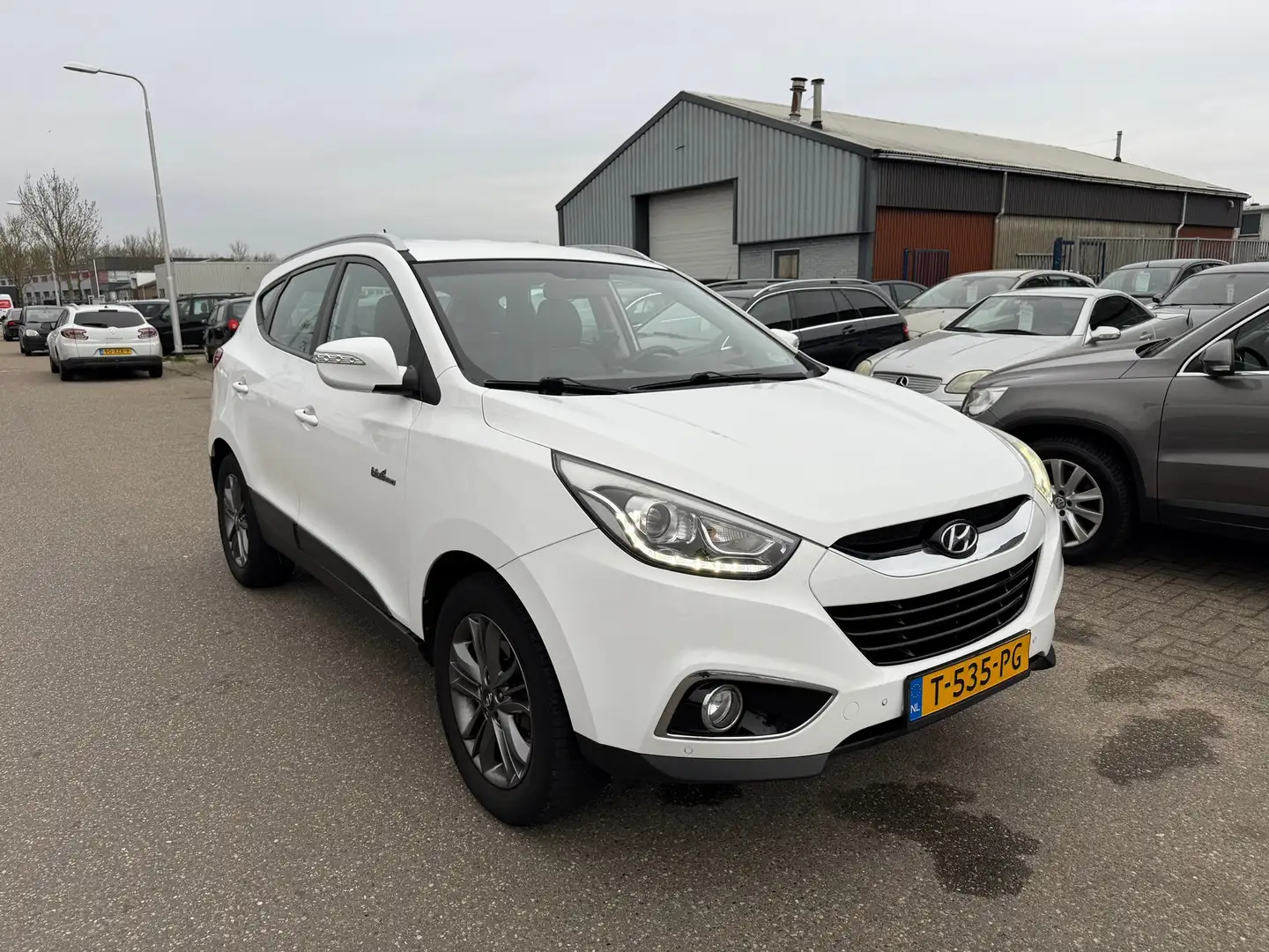 Hyundai iX35 1.6i GDI i-Vision Clima Bj:2015 bijela - 2