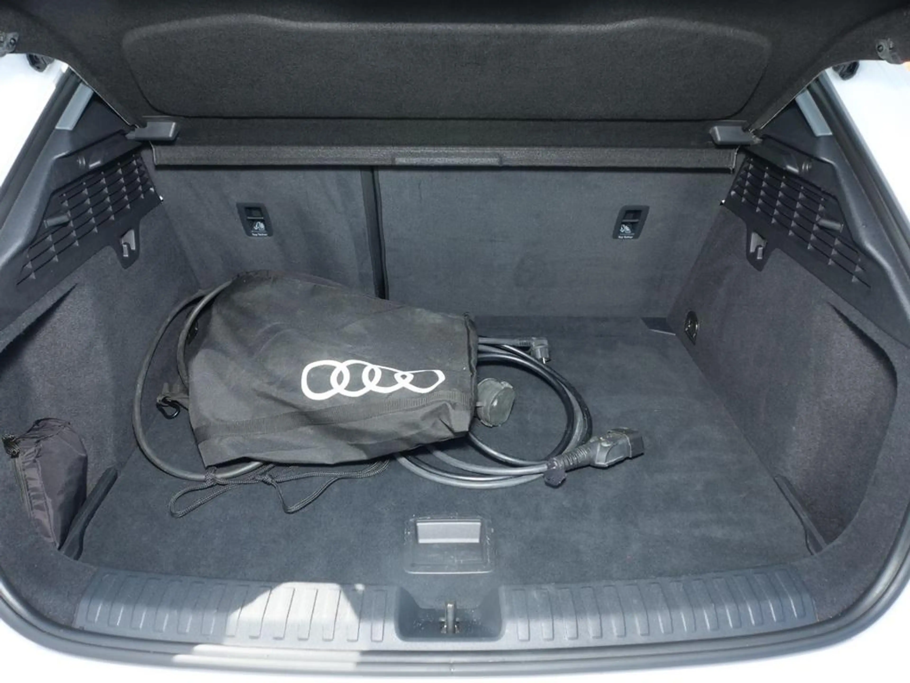 Audi A3 40 TFSIe S-tronic AHK+NAVI+VC — photo 9