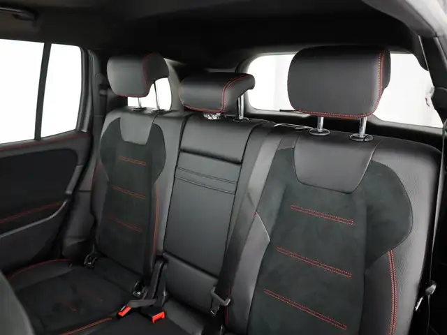 Mercedes-Benz GLB view 14