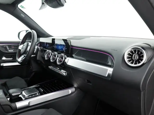 Mercedes-Benz GLB view 10