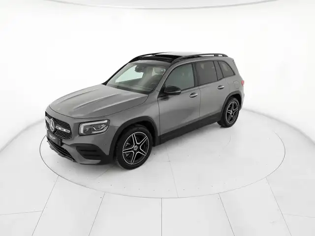 Mercedes-Benz GLB view 2