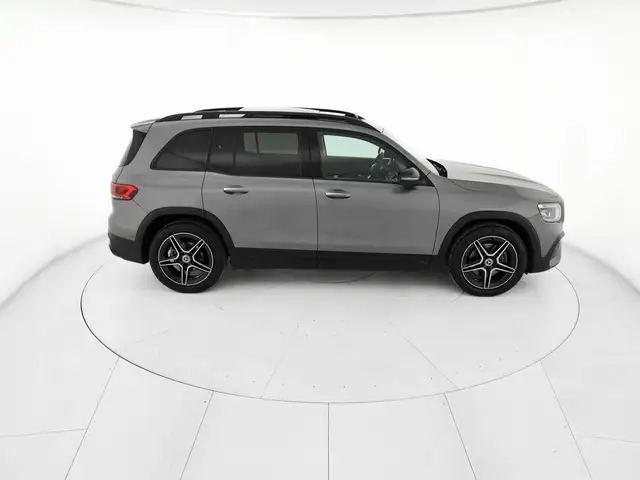 Mercedes-Benz GLB view 5