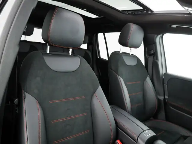Mercedes-Benz GLB view 12