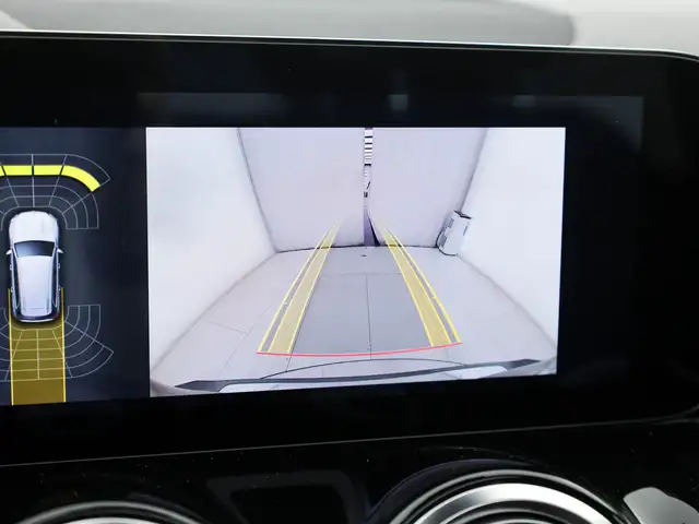 Mercedes-Benz GLB view 17