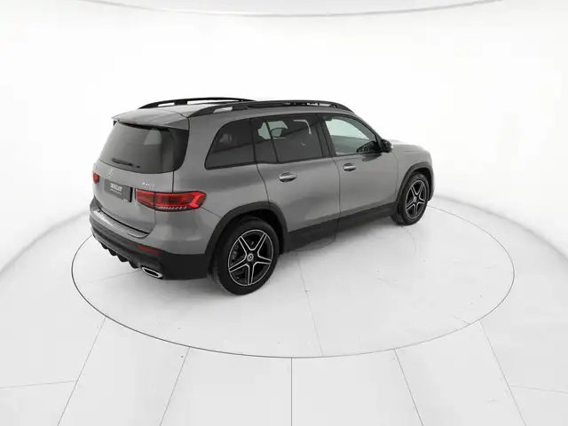 Mercedes-Benz GLB view 4
