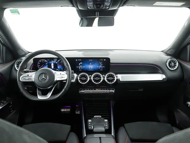 Mercedes-Benz GLB view 9