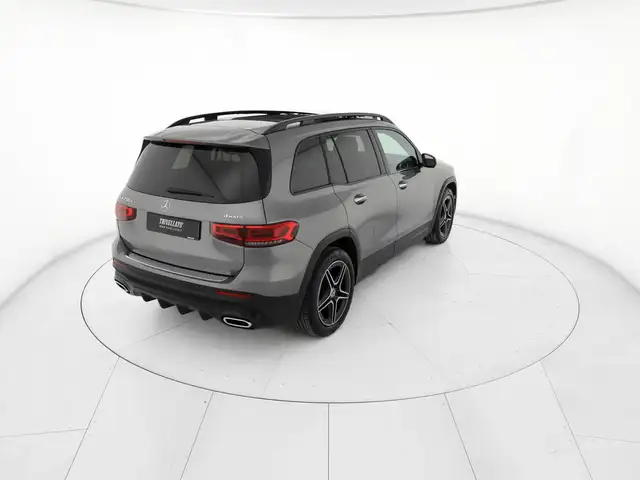 Mercedes-Benz GLB view 3