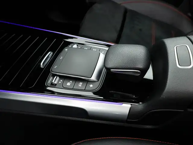 Mercedes-Benz GLB view 19