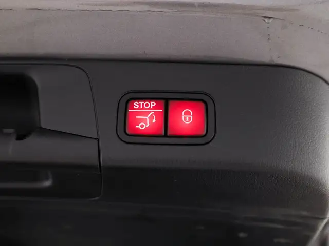 Mercedes-Benz GLB view 21