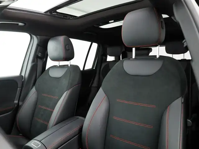 Mercedes-Benz GLB view 13