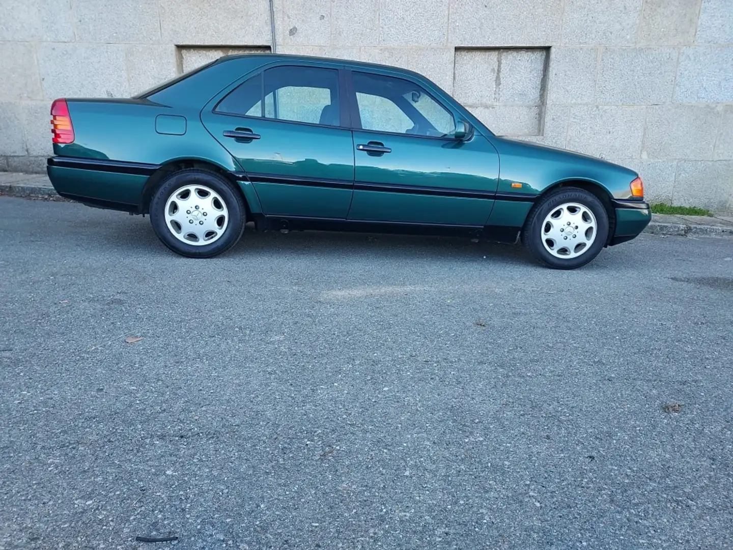 Mercedes-Benz C 220 Elegance Зелений - 2