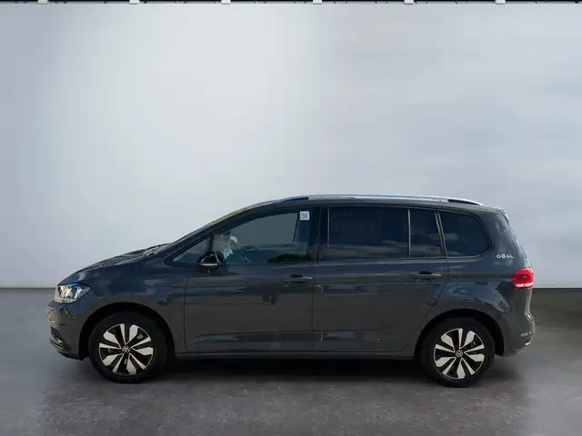 Volkswagen Touran view 3