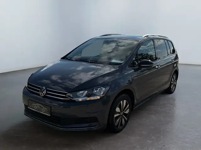 Volkswagen Touran view 2