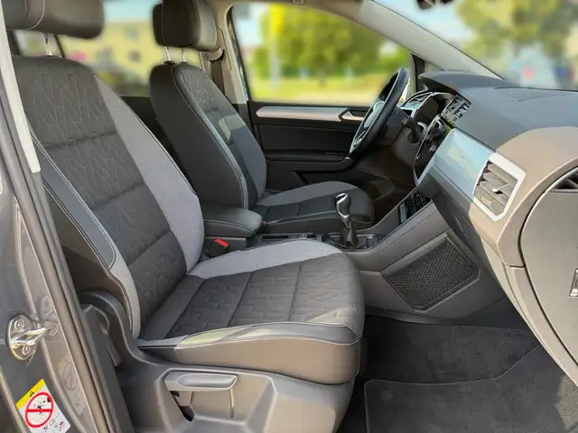 Volkswagen Touran view 10