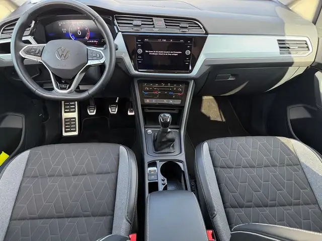 Volkswagen Touran view 8