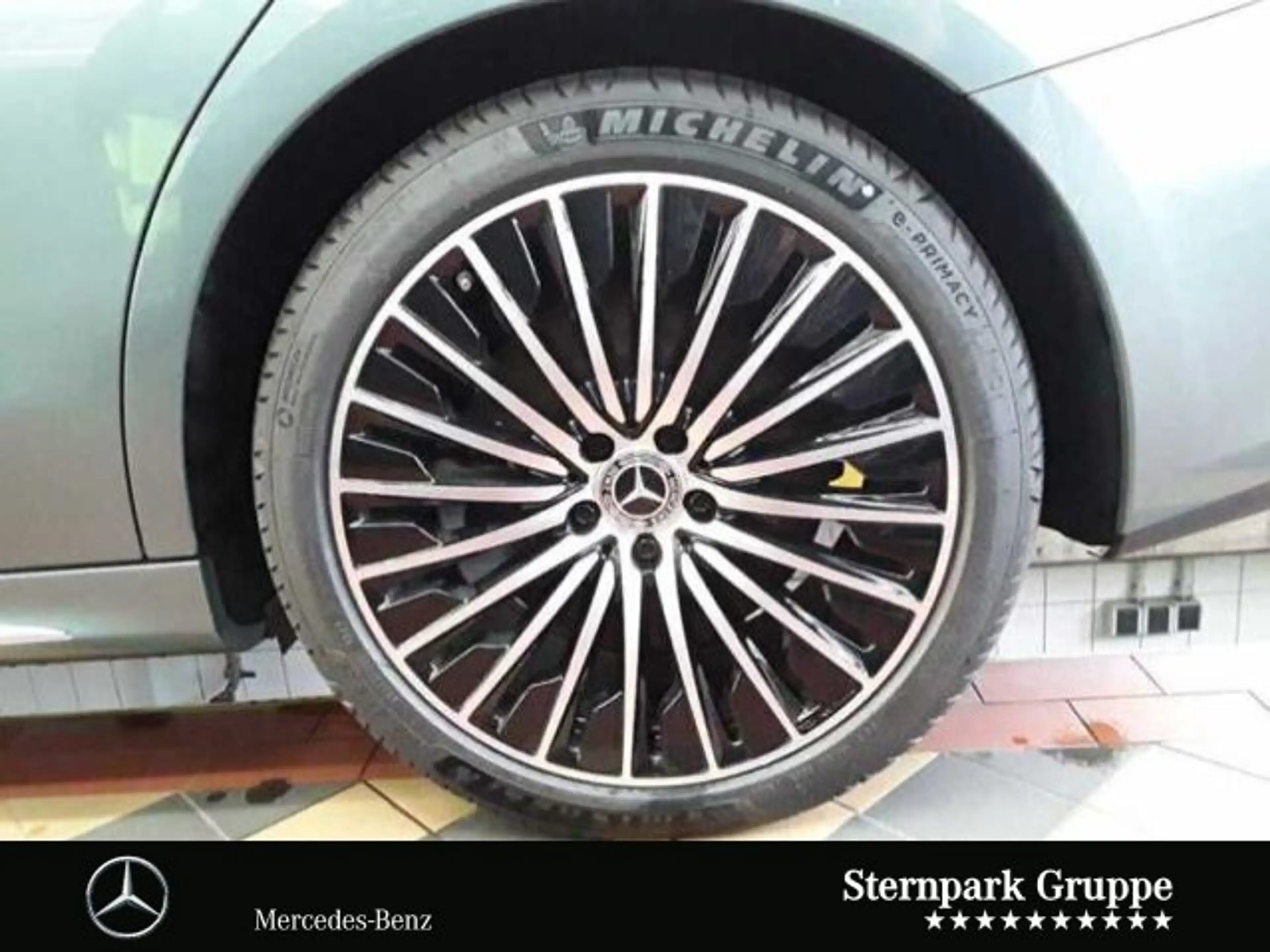 Mercedes-Benz E 300 E 300 e 4MATIC Limousine mit EQ Hybrid Technologie — photo 10