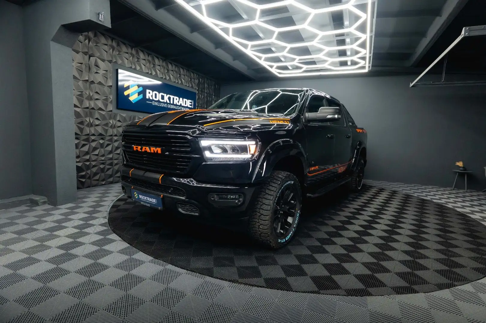 Dodge RAM 5.7 V8 HEMI 4x4 OFFROAD Night-Paket *LED*19% Noir - 2