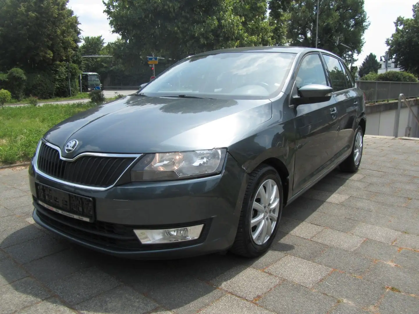 Skoda Rapid/Spaceback Spaceback 1.4 TDI Ambition Gris - 2