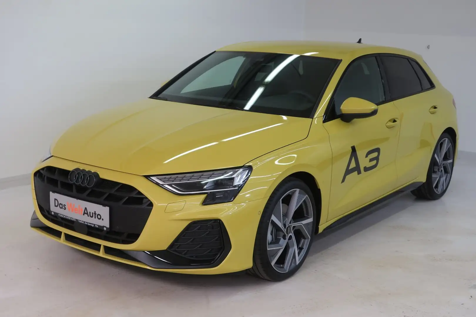 Audi A3 35 TFSI S line Gelb - 1