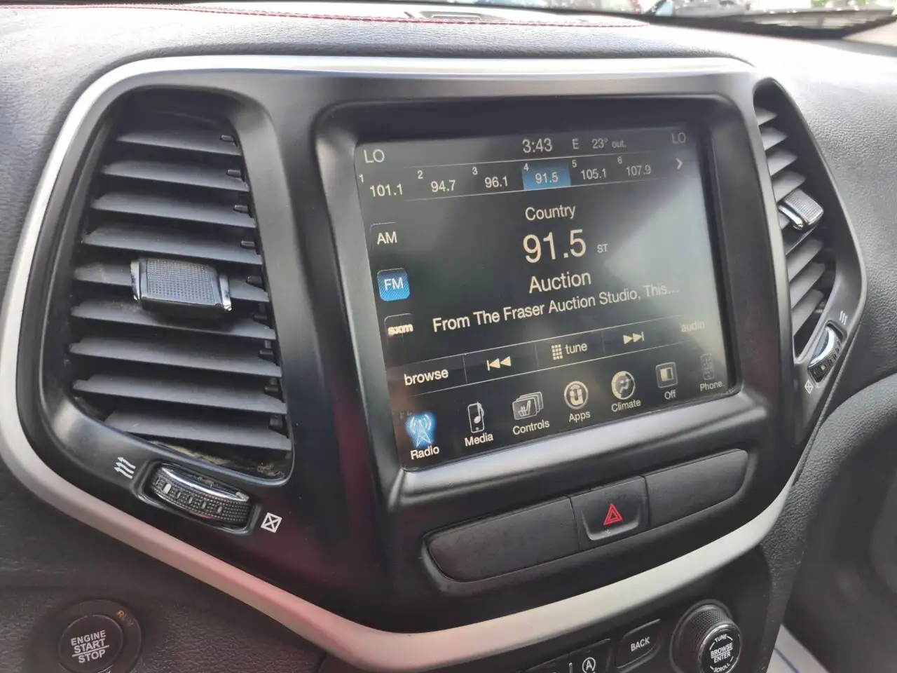 Jeep Cherokee снимка Jeep Cherokee