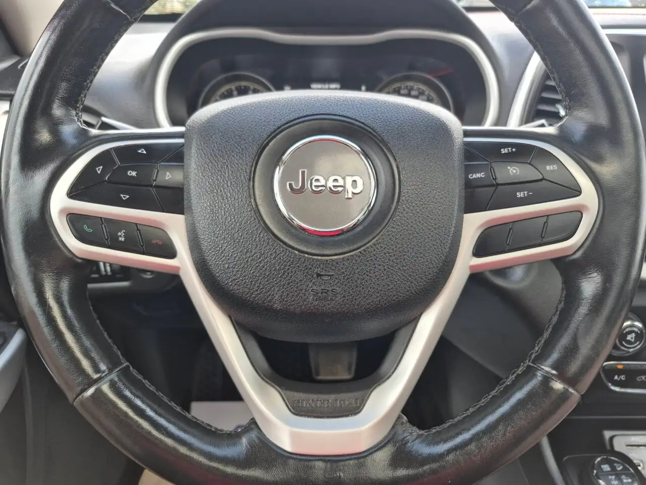 Jeep Cherokee снимка Jeep Cherokee