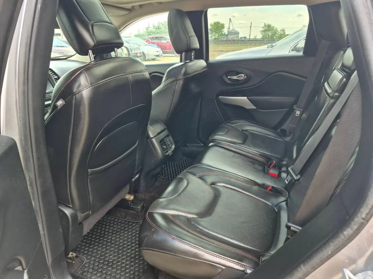 Jeep Cherokee снимка Jeep Cherokee