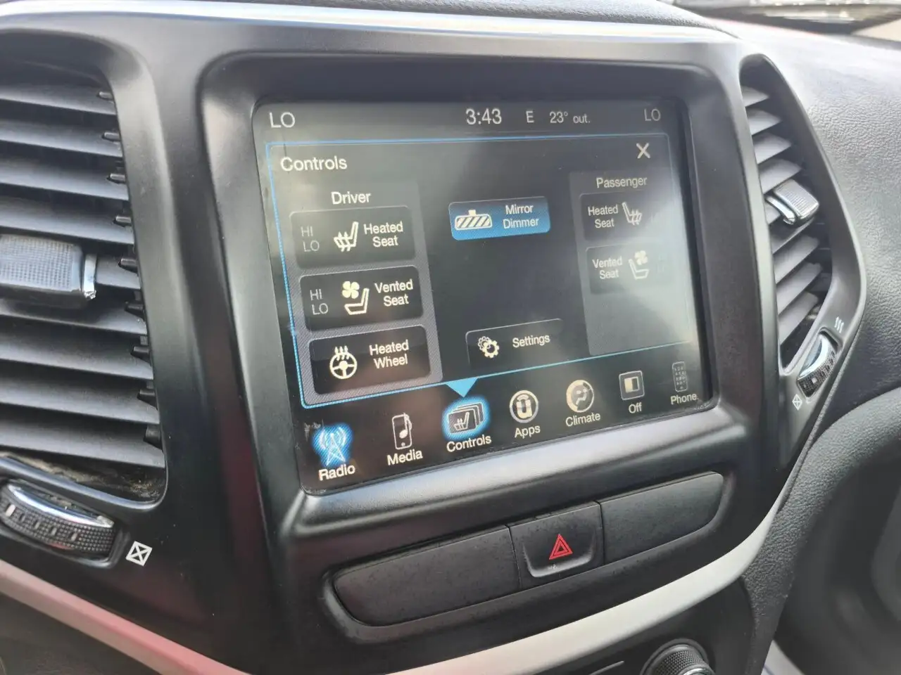 Jeep Cherokee снимка Jeep Cherokee